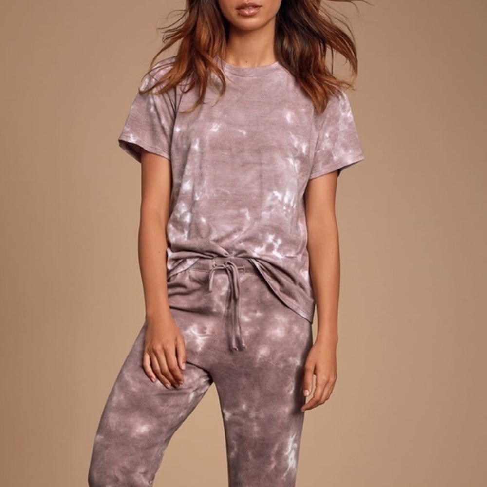 Lulu’s Cozy Livin' Mauve Purple Tie-Dye Tee Size Medium NWT - Picture 2 of 11